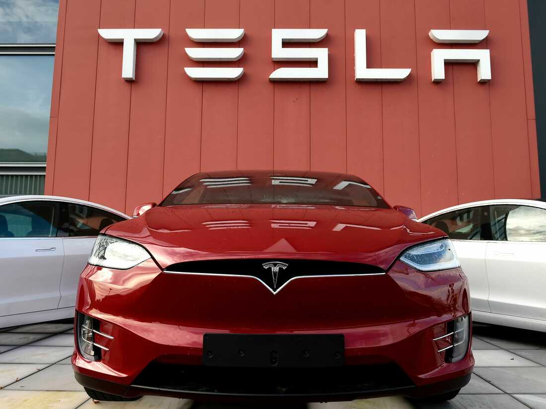 Tesla 363 min avtomobili geri çağırır